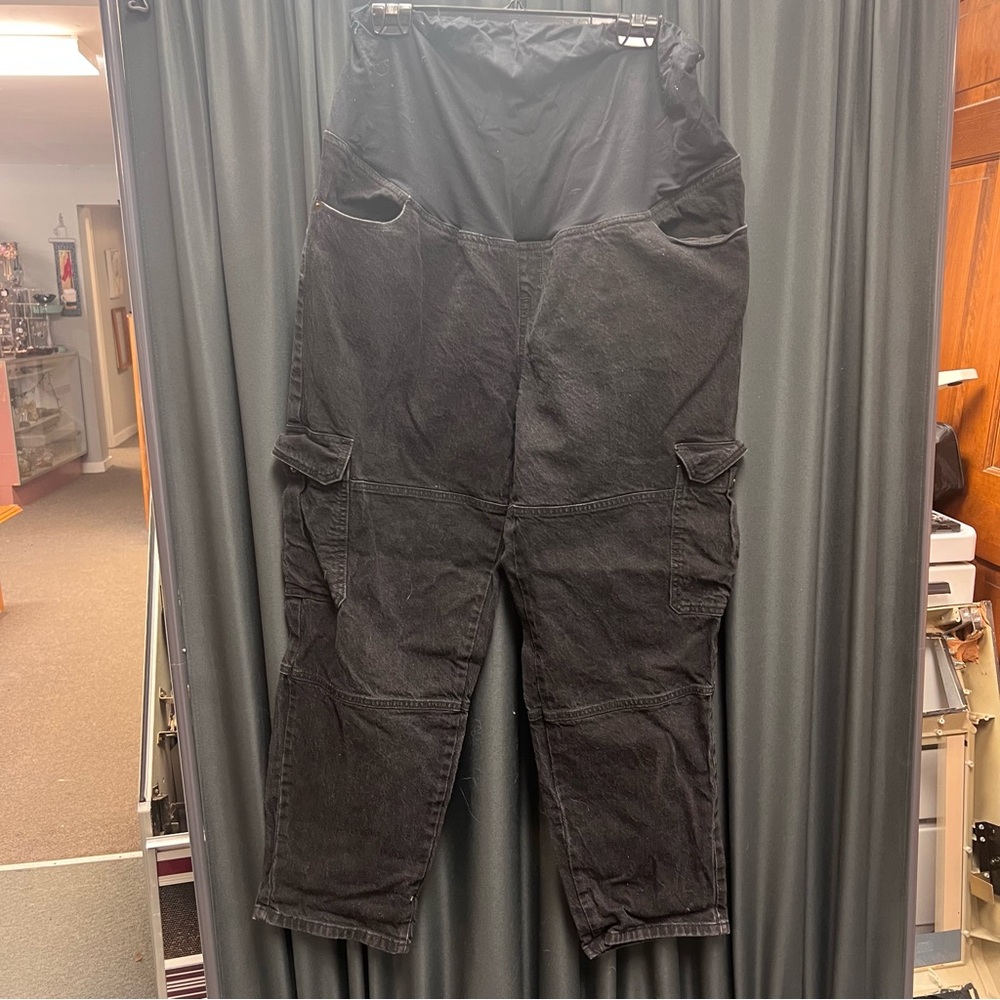 Women’s Maternity Black Cargo Pants A